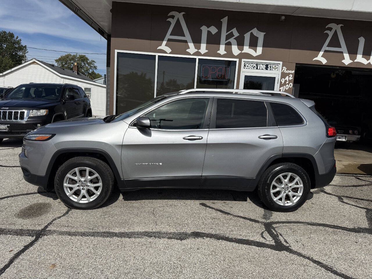 Used 2014 Jeep Cherokee Latitude AWD/4WD image 5