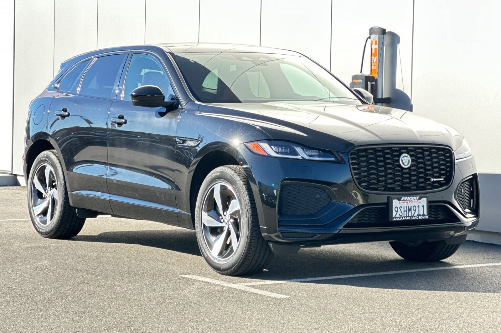 Used 2025 Jaguar F-PACE R-Dynamic S image 7