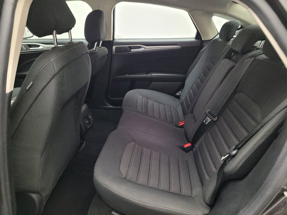 Used 2020 Ford Fusion SE FWD image 18