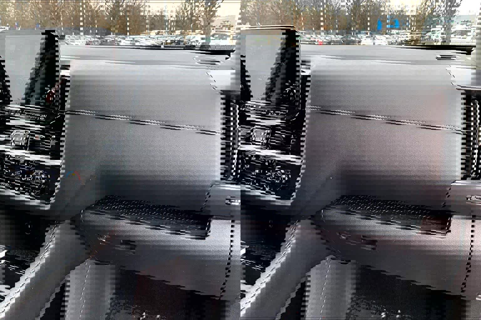 Used 2023 Nissan Pathfinder SL image 17