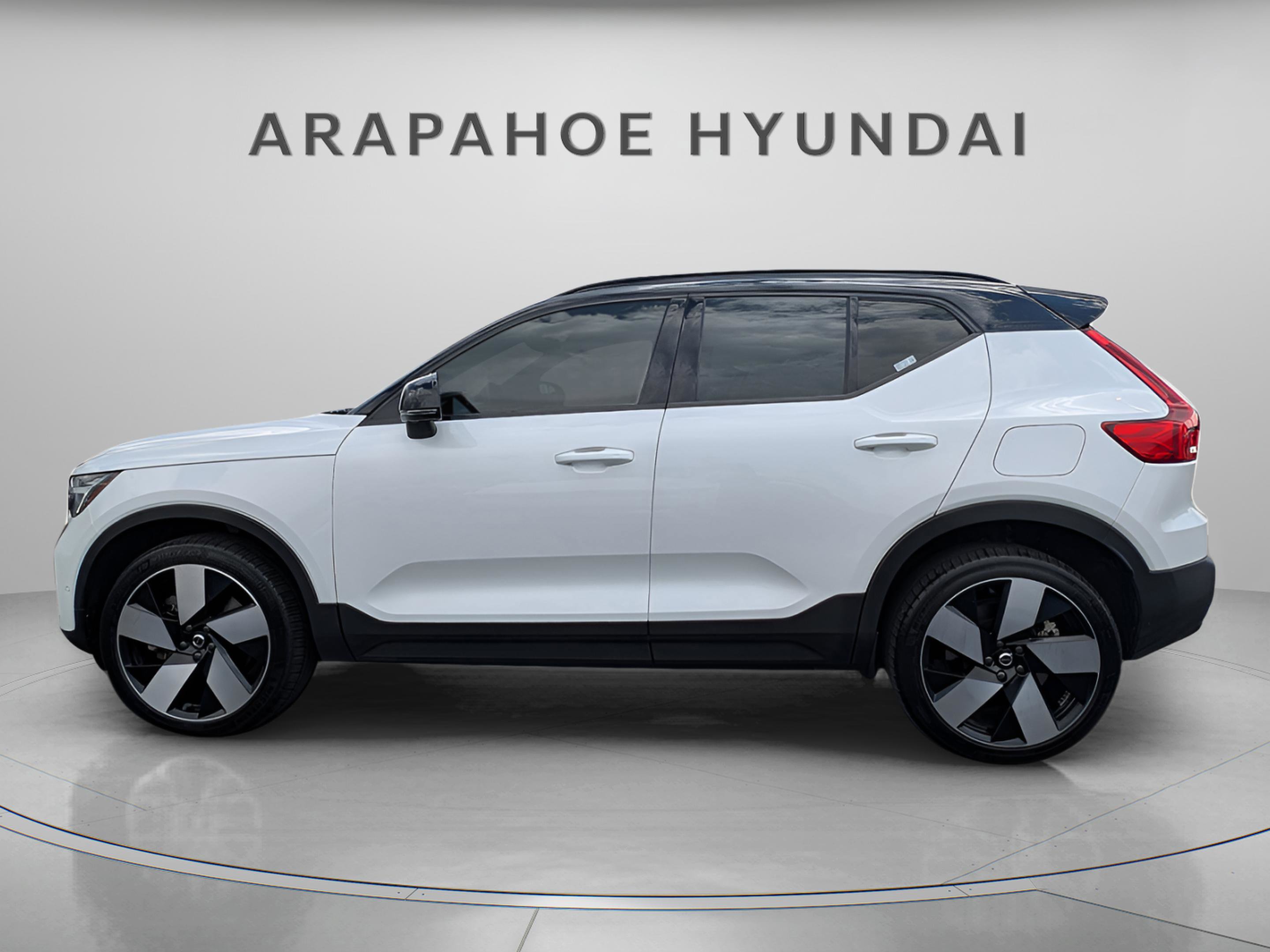 Used 2023 Volvo XC40 Recharge Ultimate w/ Protection Package Premier image 2