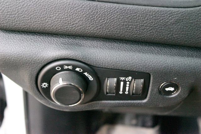 Used 2016 Chrysler 200 LX FWD image 13