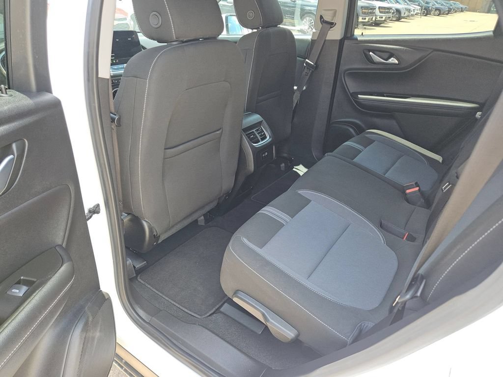 Used 2025 Chevrolet Blazer LT FWD image 28