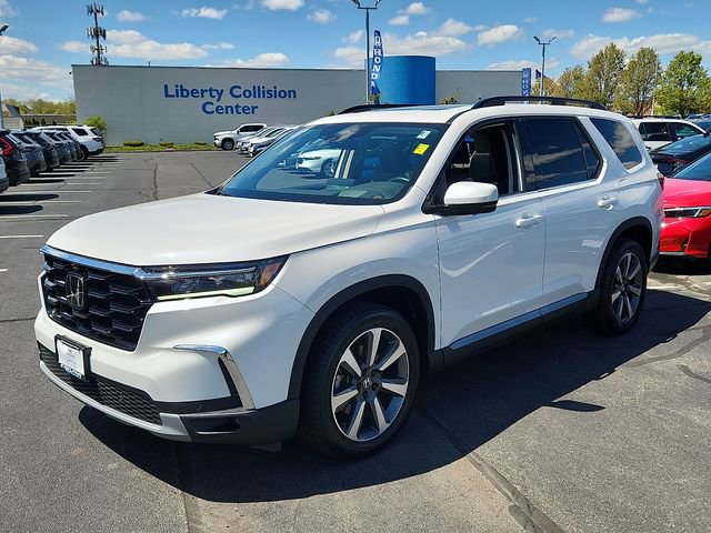 Used 2025 Honda Pilot Elite image 3