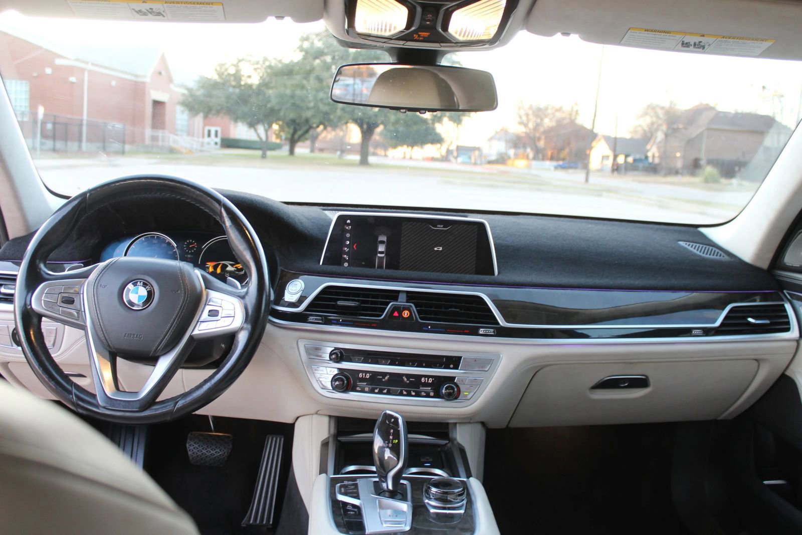 Used 2018 BMW 750i image 25