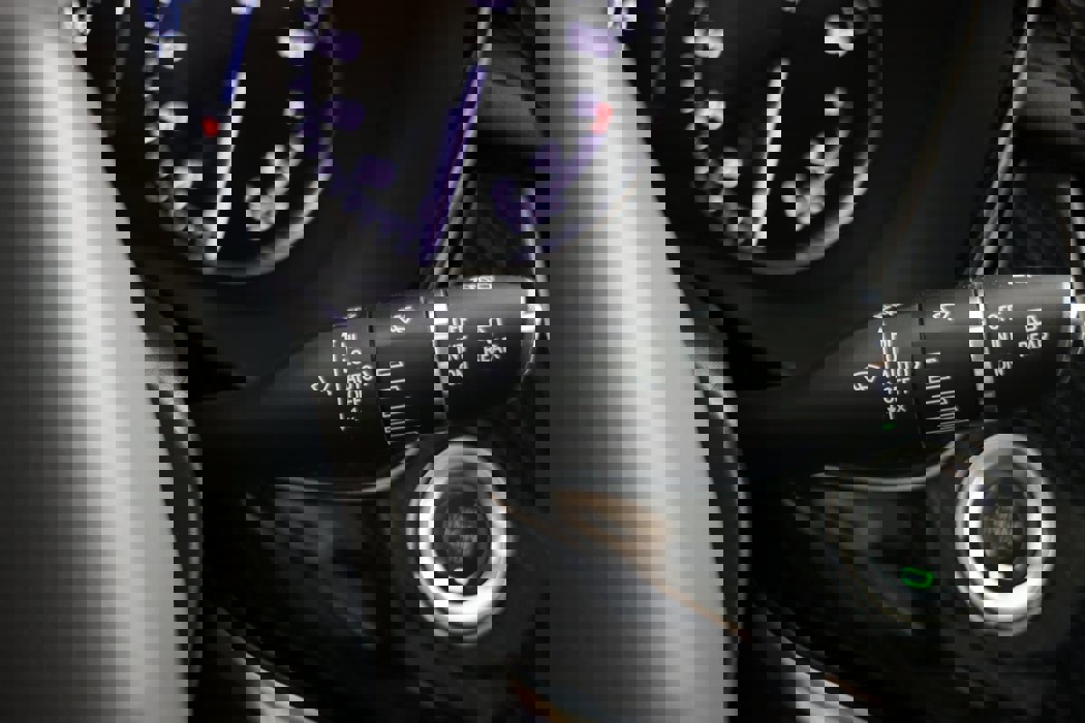 Used 2025 Cadillac XT6 Premium Luxury image 28