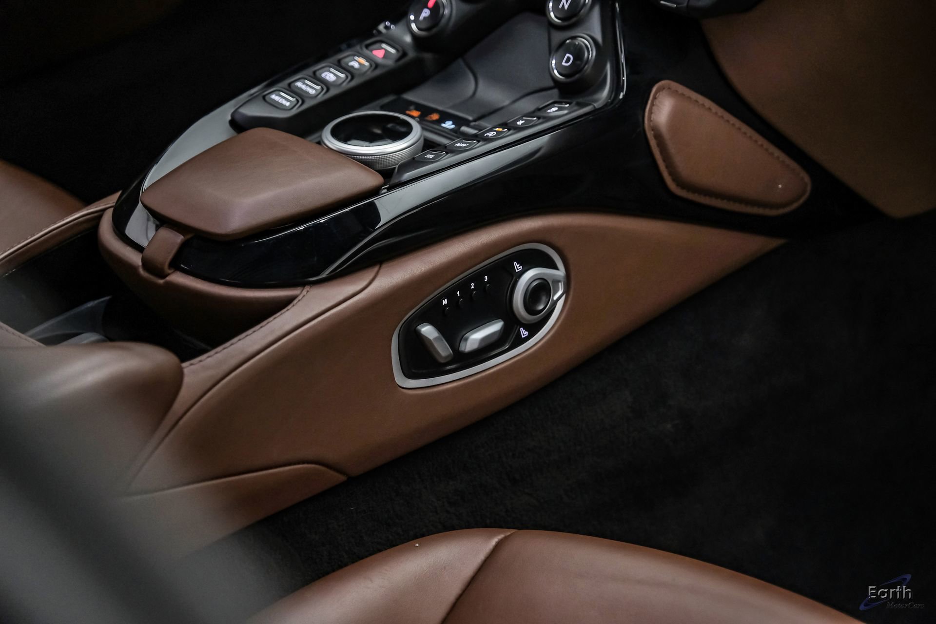 Used 2020 Aston Martin V8 Vantage Coupe RWD image 52