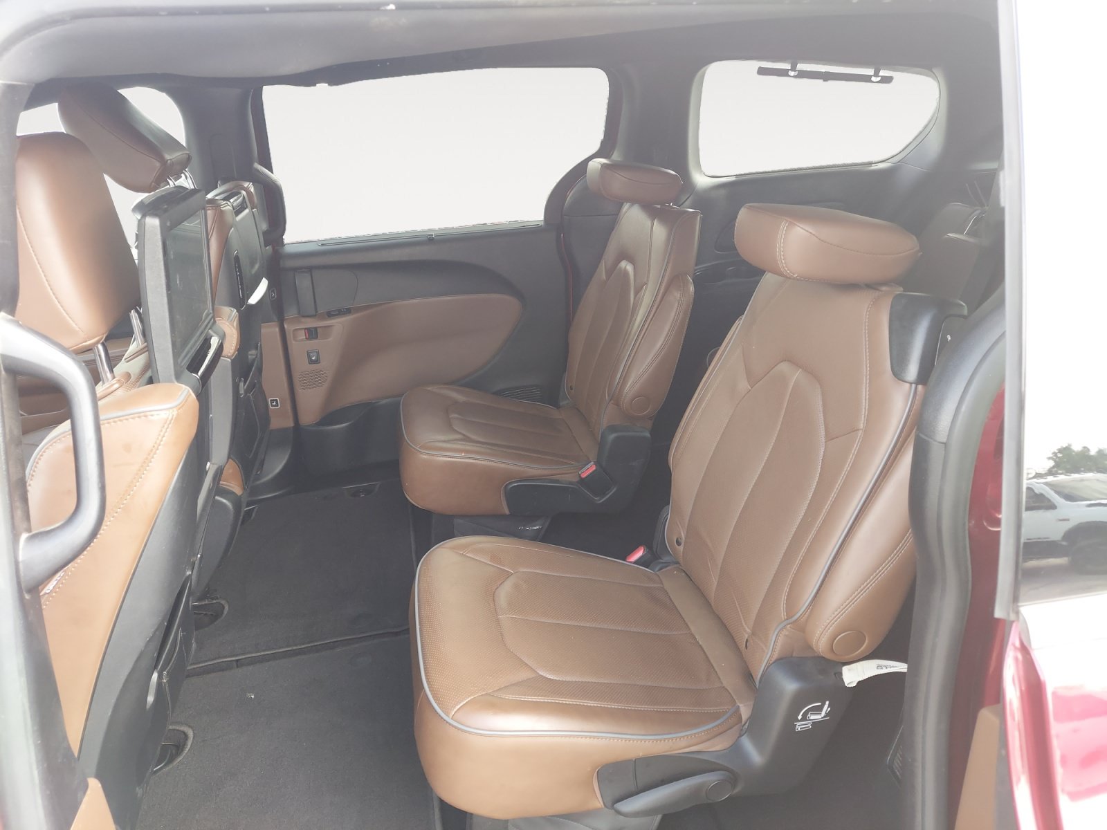 Used 2021 Chrysler Pacifica Limited w/ Uconnect Theater Family Group AWD/4WD image 24