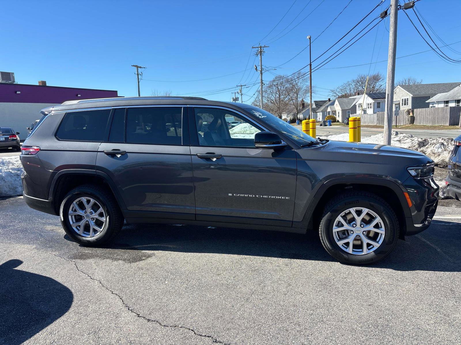 Certified 2022 Jeep Grand Cherokee L Limited AWD/4WD image 2