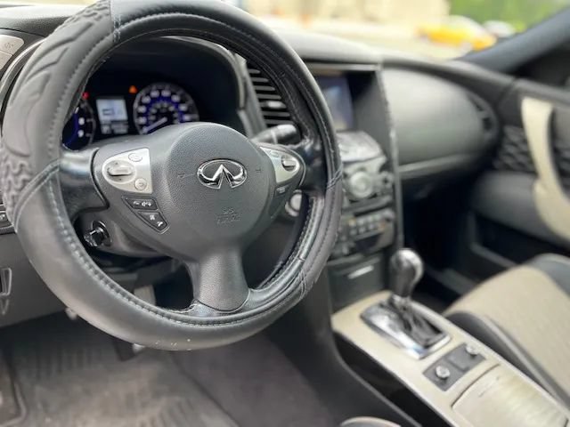 Used 2017 INFINITI QX70 AWD w/ Limited Package image 12