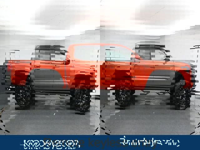 Used 2017 Toyota Tacoma TRD Off-Road w/ Tow Package (A/T) image 12