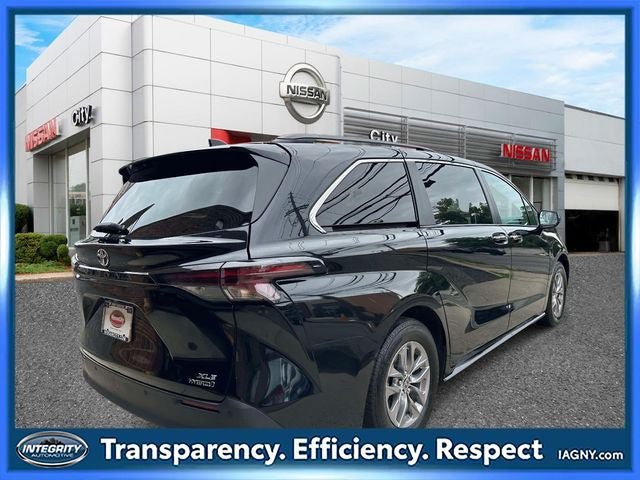 Used 2024 Toyota Sienna XLE FWD image 4