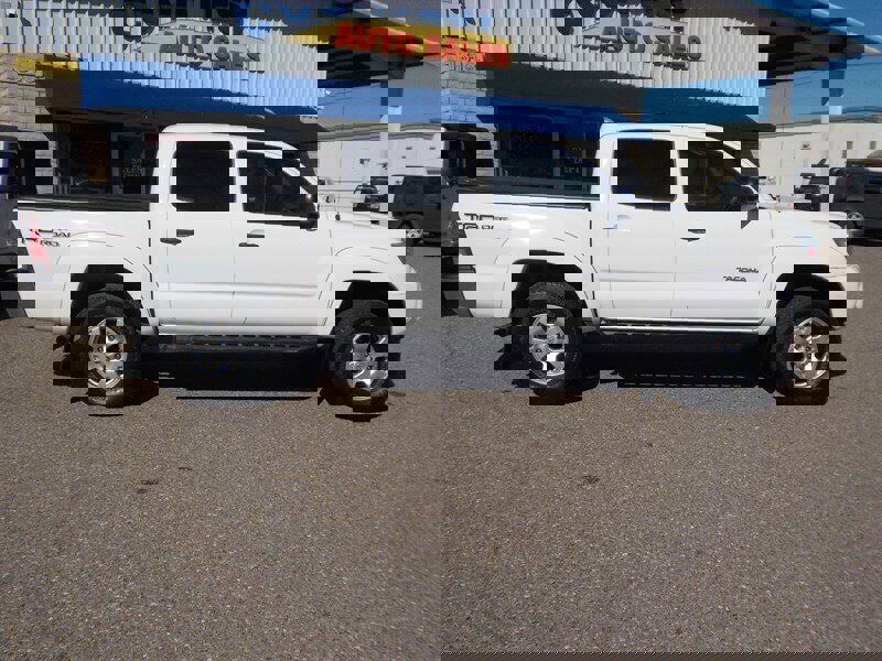 Used 2015 Toyota Tacoma 4x4 Double Cab w/ TRD Off-Road Package image 11