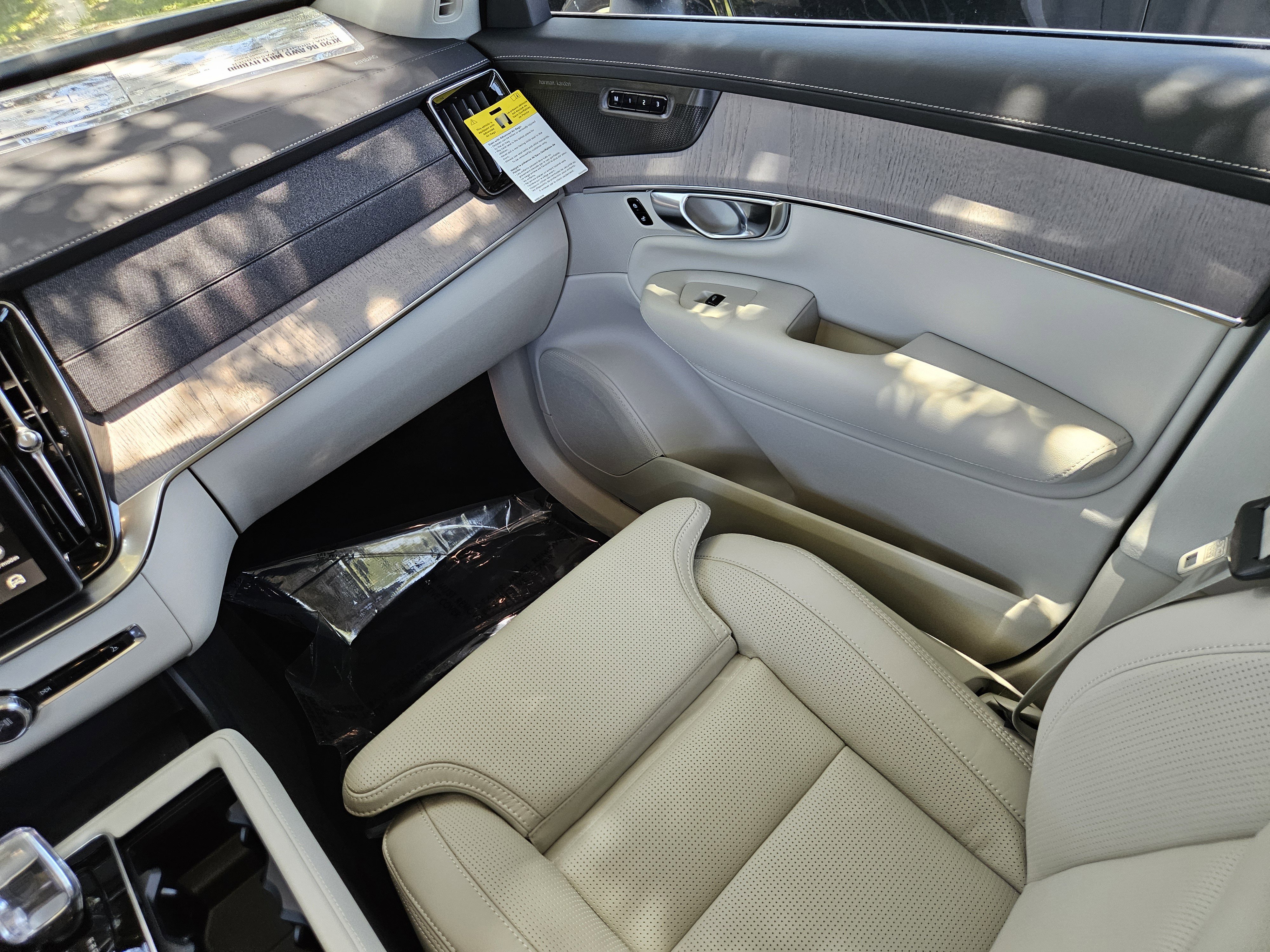 New 2026 Volvo XC90 B6 Ultra image 17