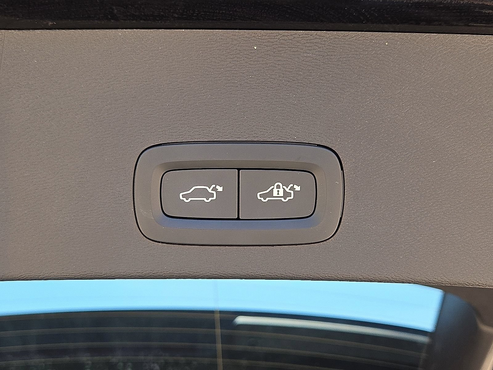 Certified 2026 Volvo XC40 B5 Plus AWD/4WD image 14