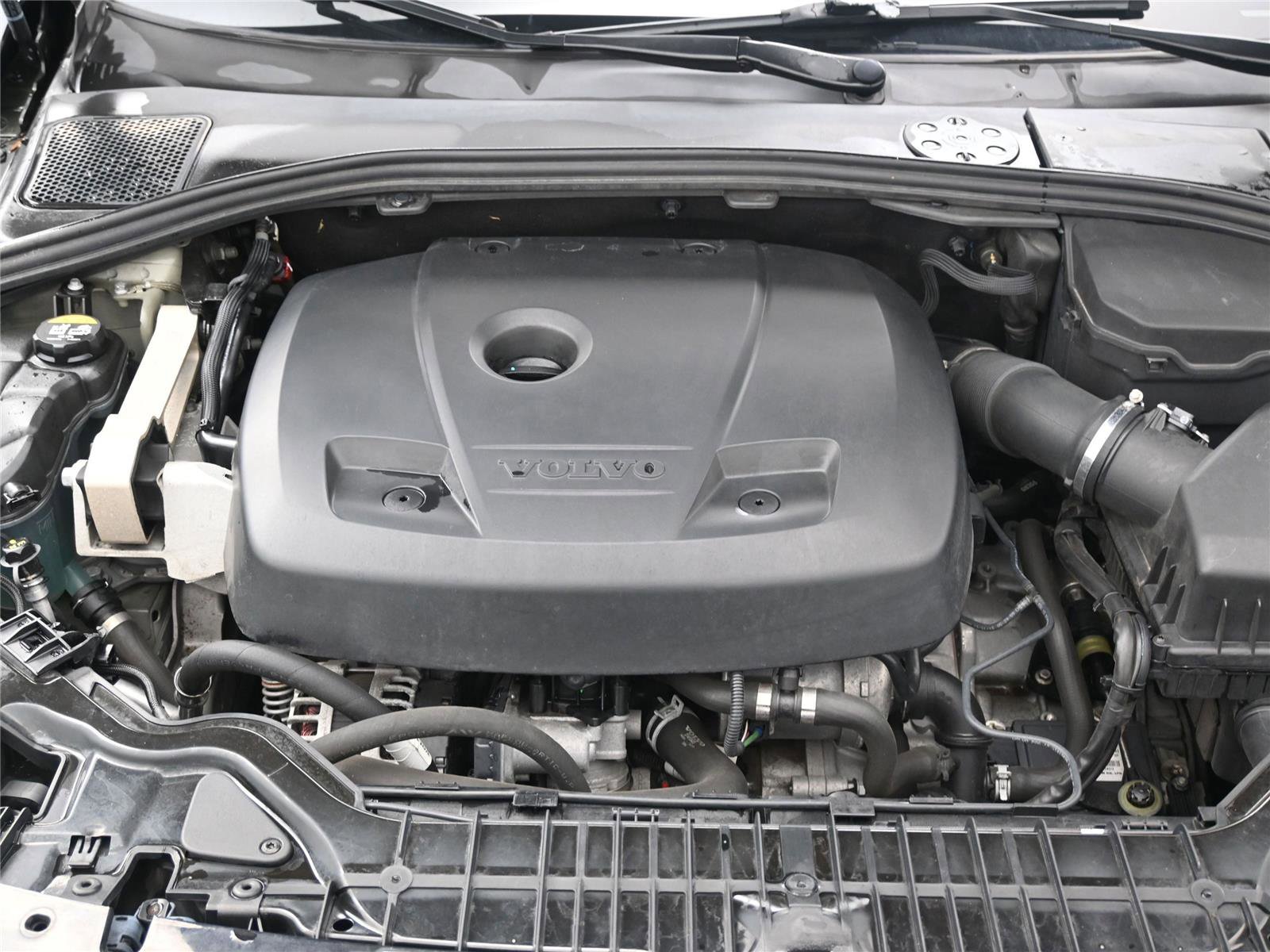 Used 2018 Volvo S60 T5 Inscription image 10