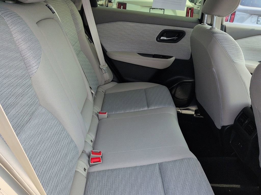 Used 2023 Nissan Rogue SV image 8