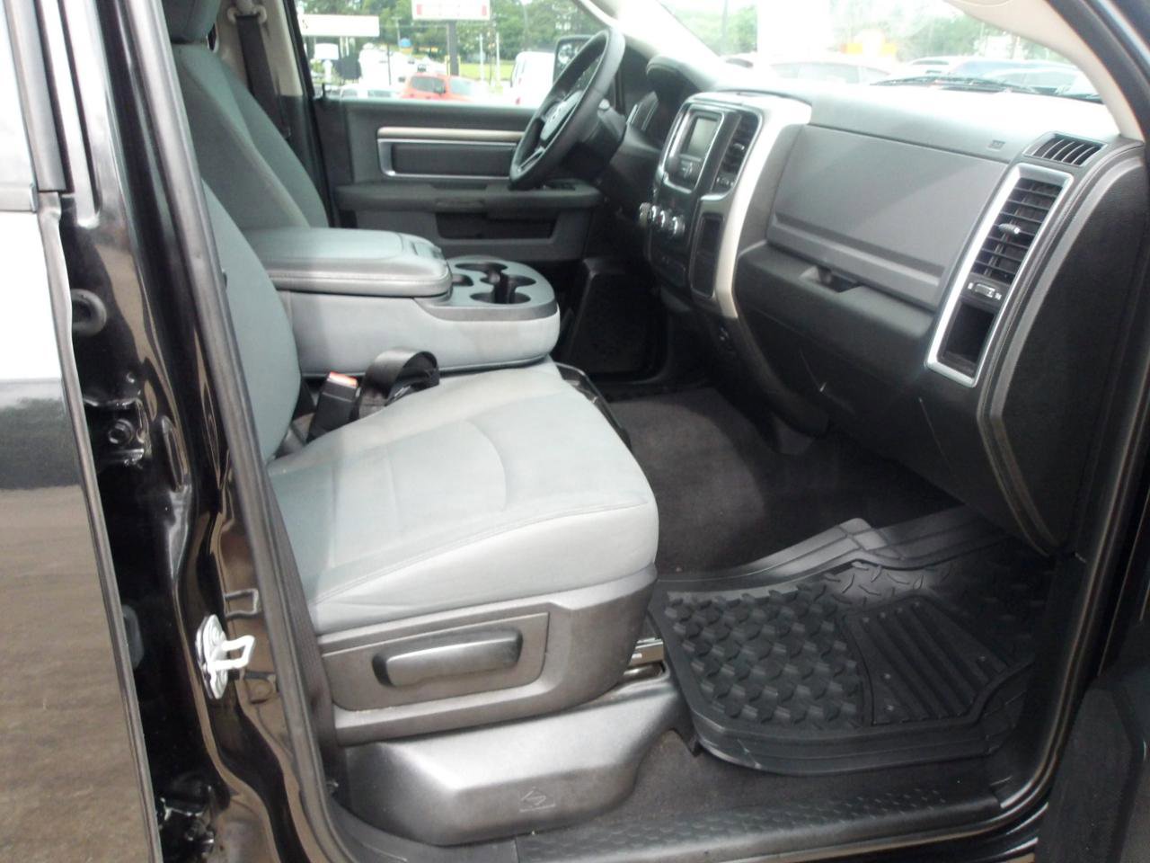 Used 2019 RAM 1500 Classic SLT RWD image 10