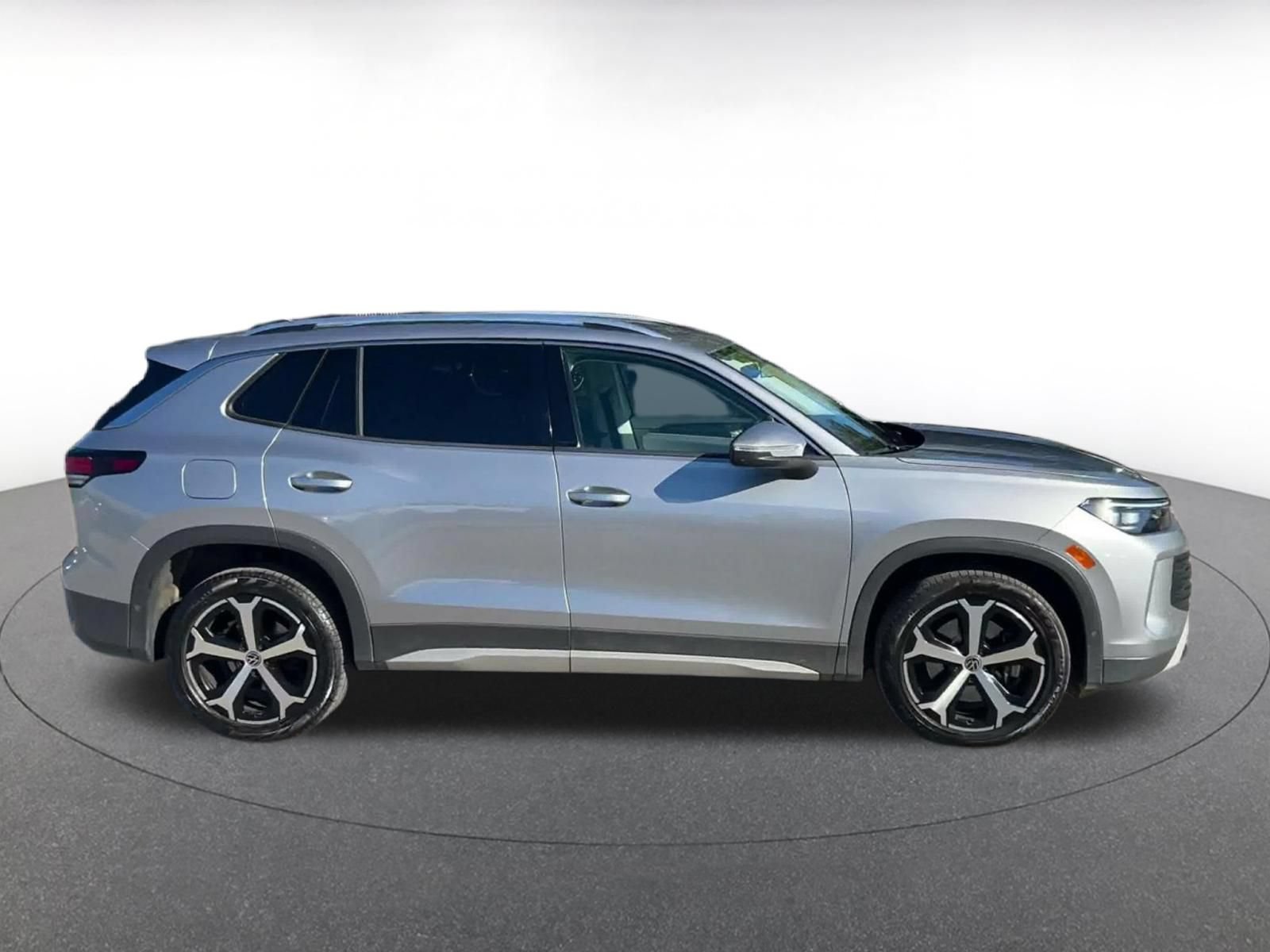 Used 2026 Volkswagen Tiguan SE AWD/4WD image 15