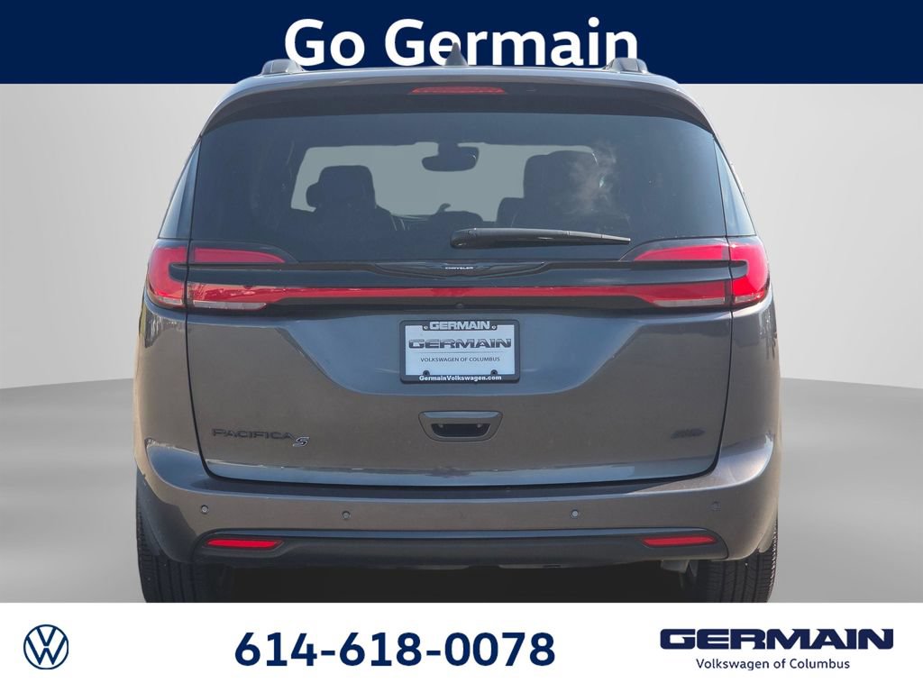 Used 2023 Chrysler Pacifica Touring-L w/ S Appearance Package AWD/4WD image 9