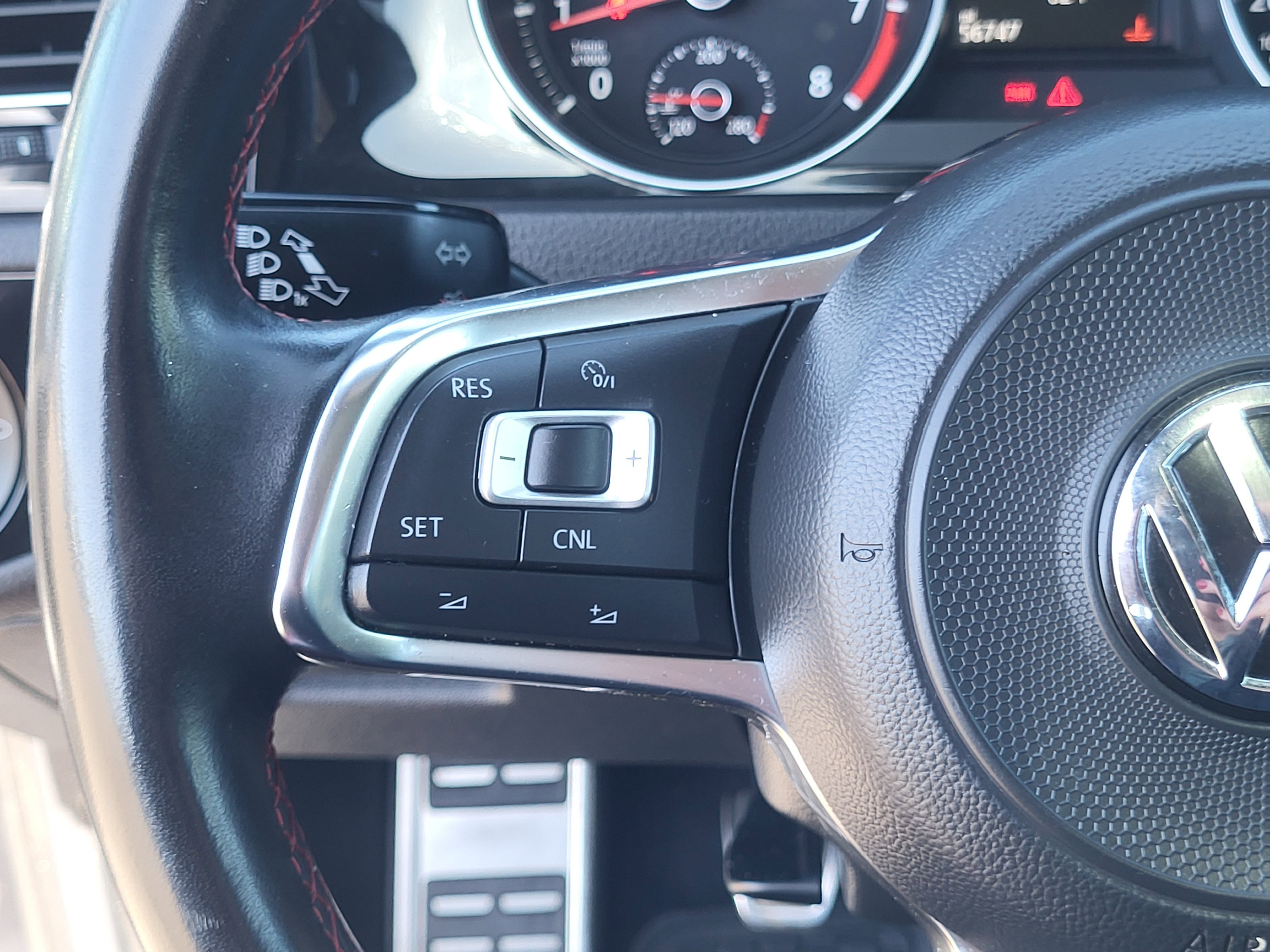 Used 2018 Volkswagen GTI SE w/ SE Leather Package FWD image 15