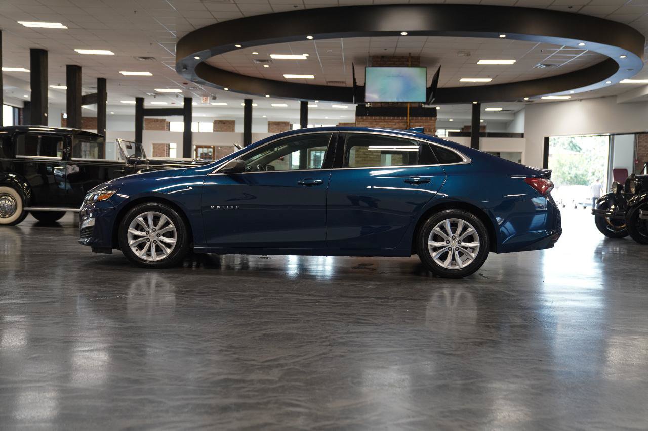 Used 2019 Chevrolet Malibu LT w/ Leather Package FWD image 4