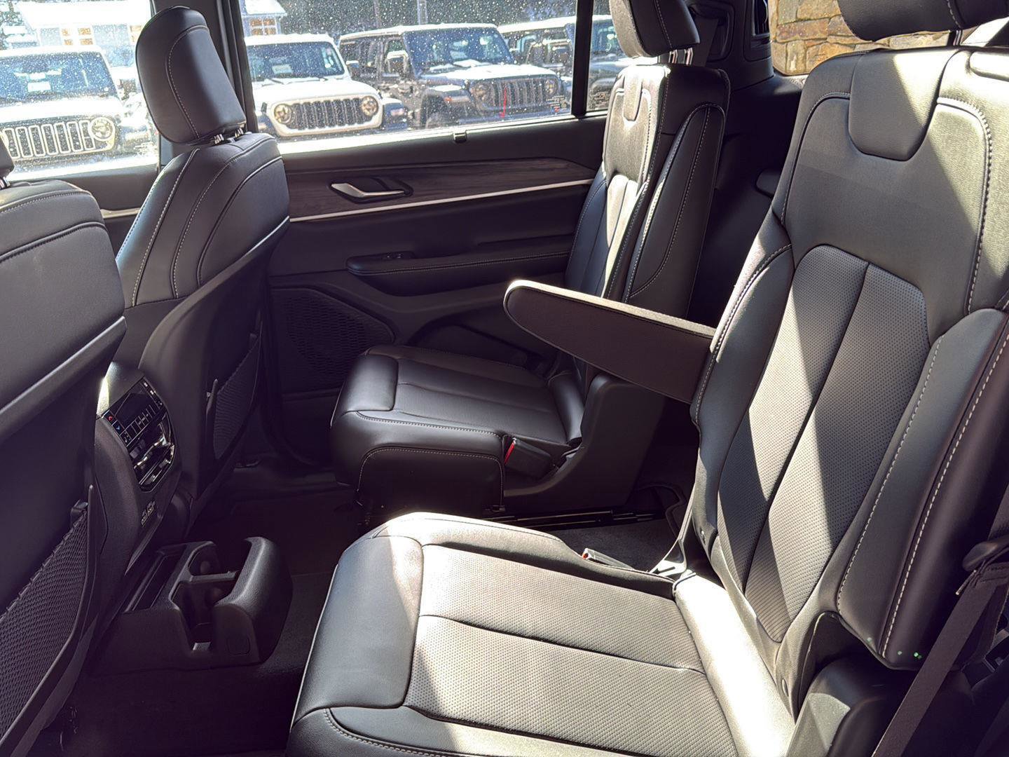 New 2025 Jeep Grand Cherokee L Limited w/ Luxury Tech Group II image 7