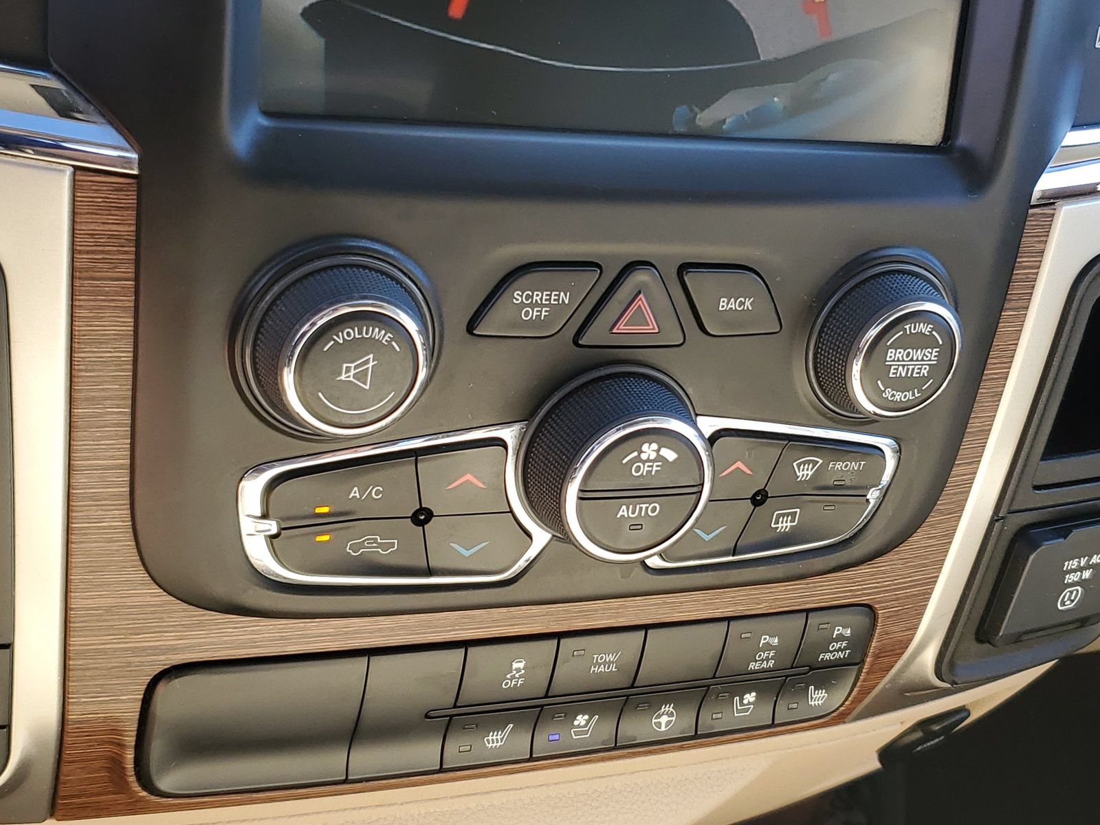 Used 2016 RAM 1500 Laramie w/ Convenience Group AWD/4WD image 27