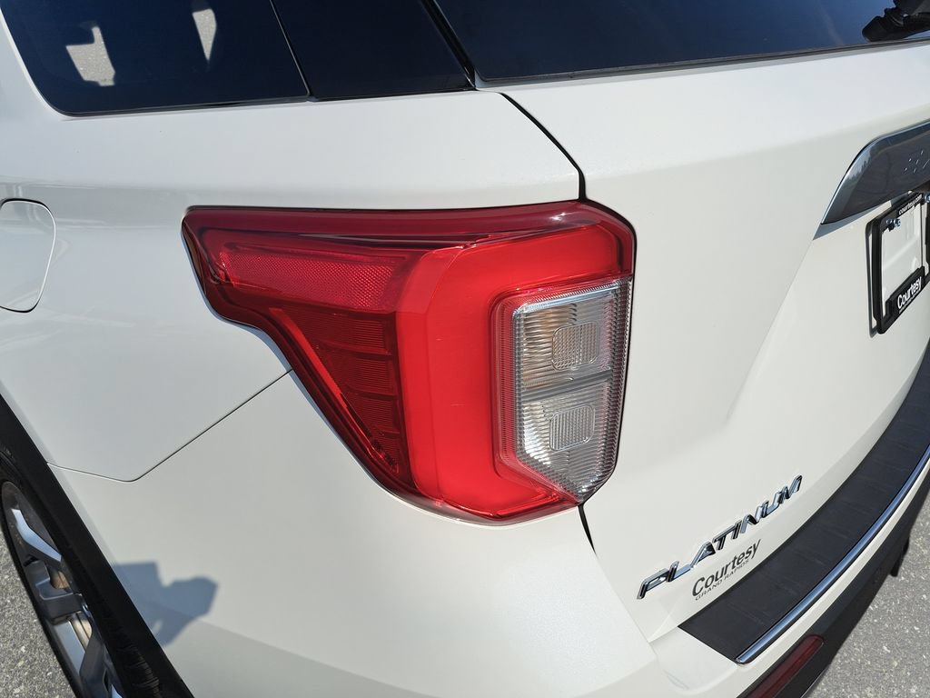 Used 2020 Ford Explorer Platinum w/ Premium Technology Package AWD/4WD image 35