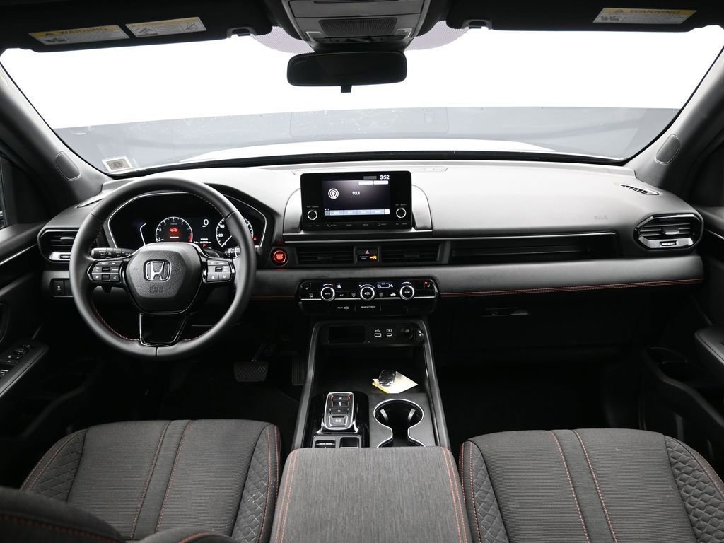 Certified 2025 Honda Pilot Sport image 24