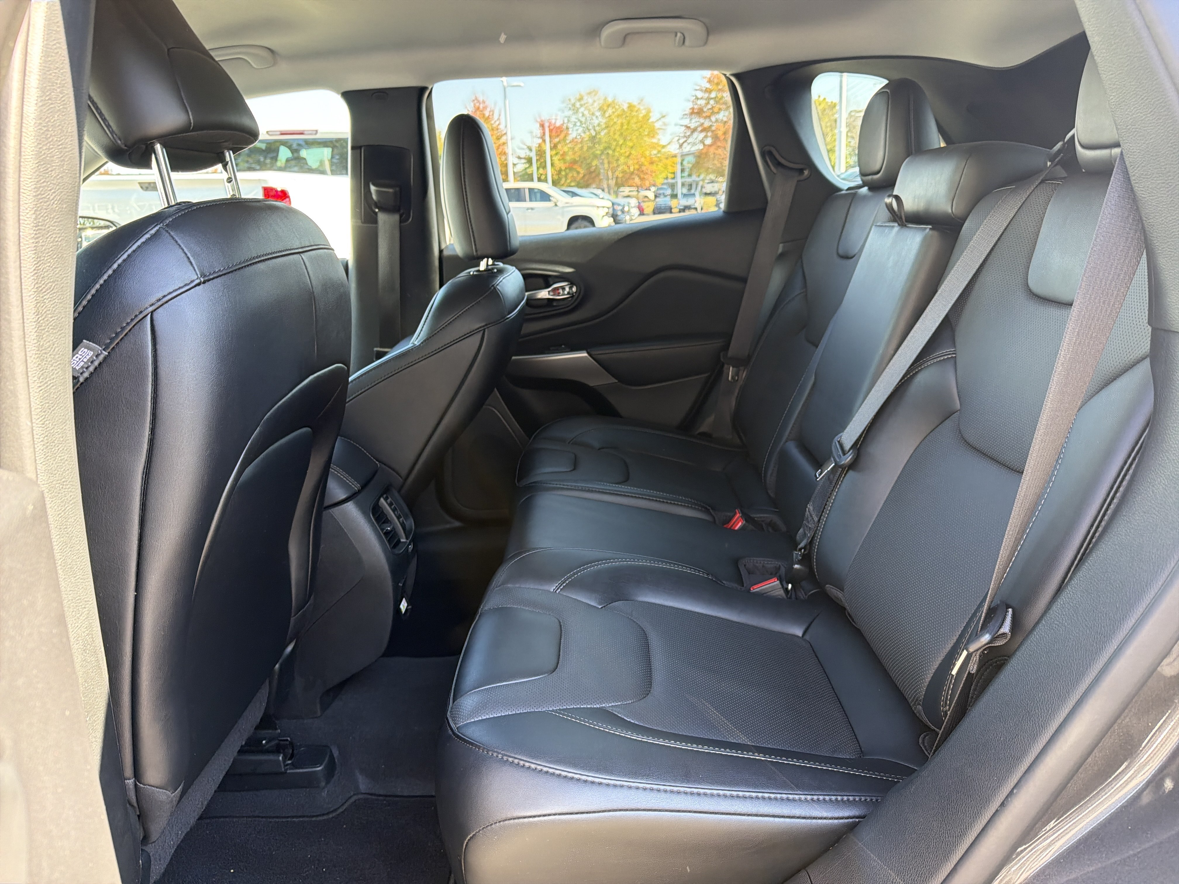 Used 2022 Jeep Cherokee Latitude Lux AWD/4WD image 32