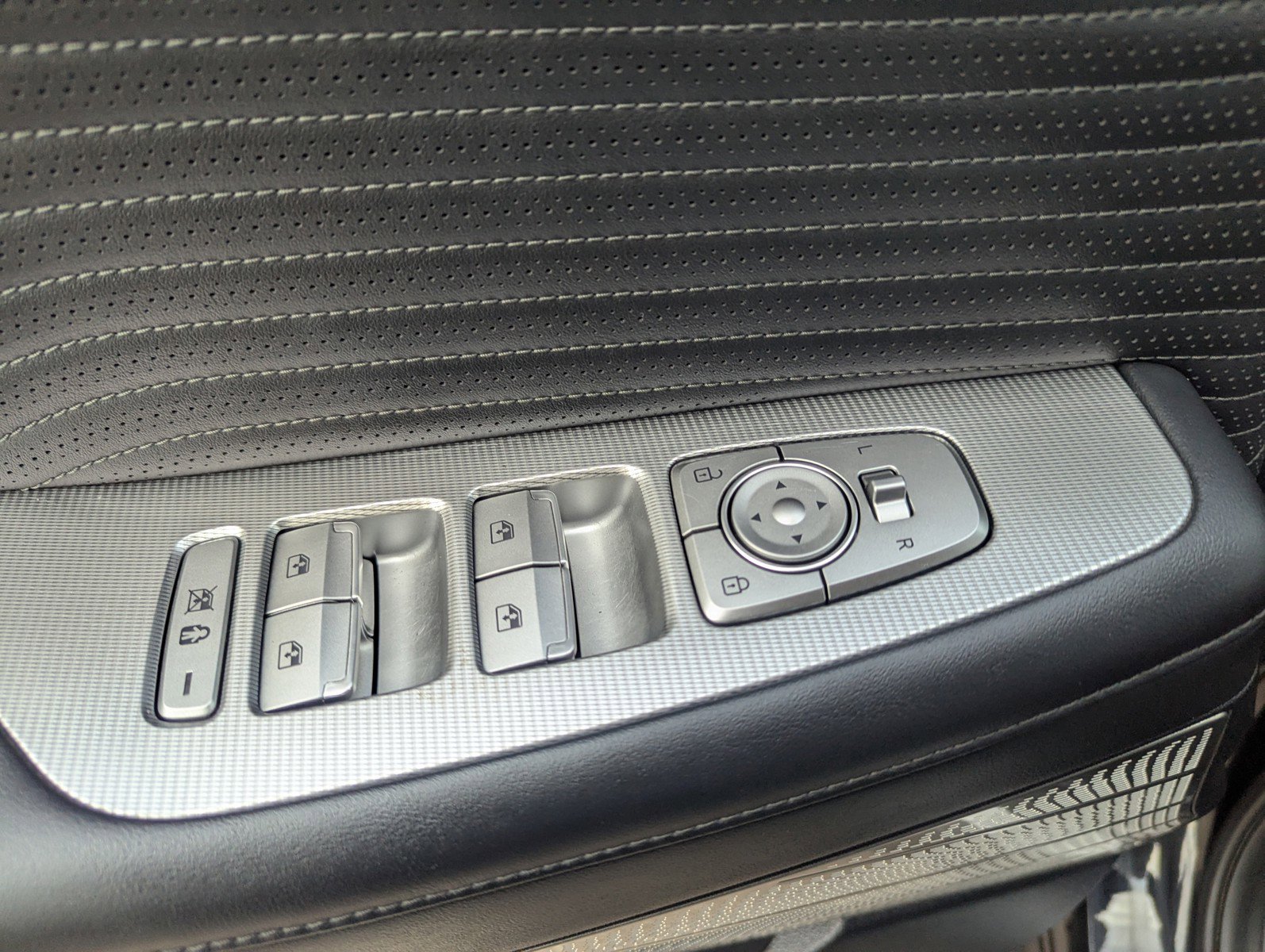 Used 2023 Hyundai Palisade Calligraphy image 28