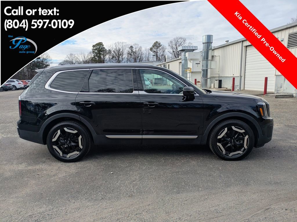 Used 2024 Kia Telluride EX image 3