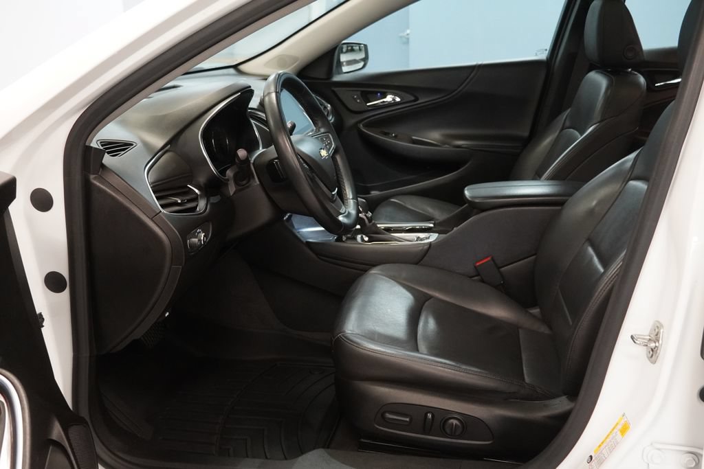 Used 2023 Chevrolet Malibu LT w/ Driver Confidence Package FWD image 5