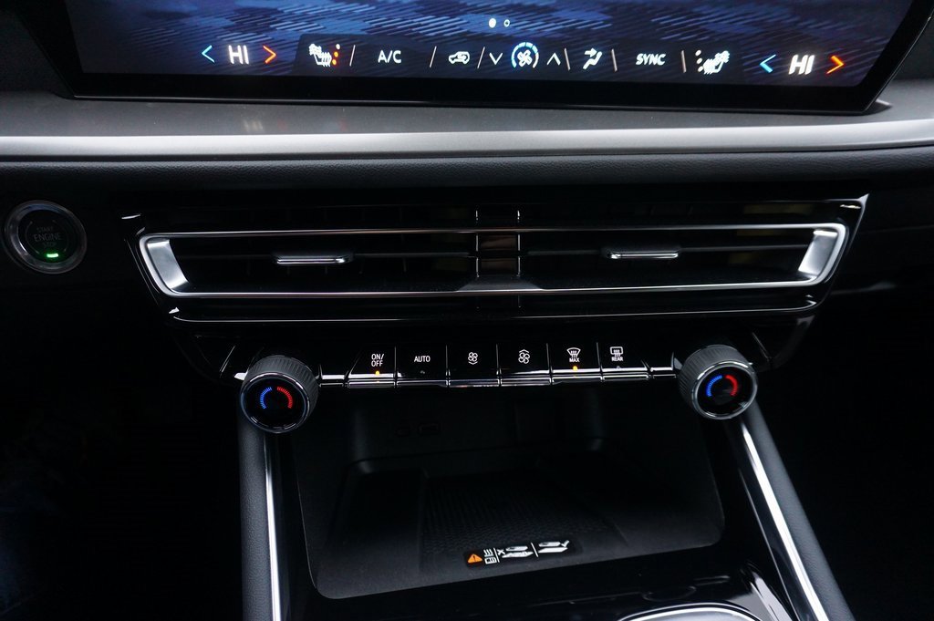 Used 2025 Chevrolet Traverse LT w/ LPO, Floor Liner Package image 16