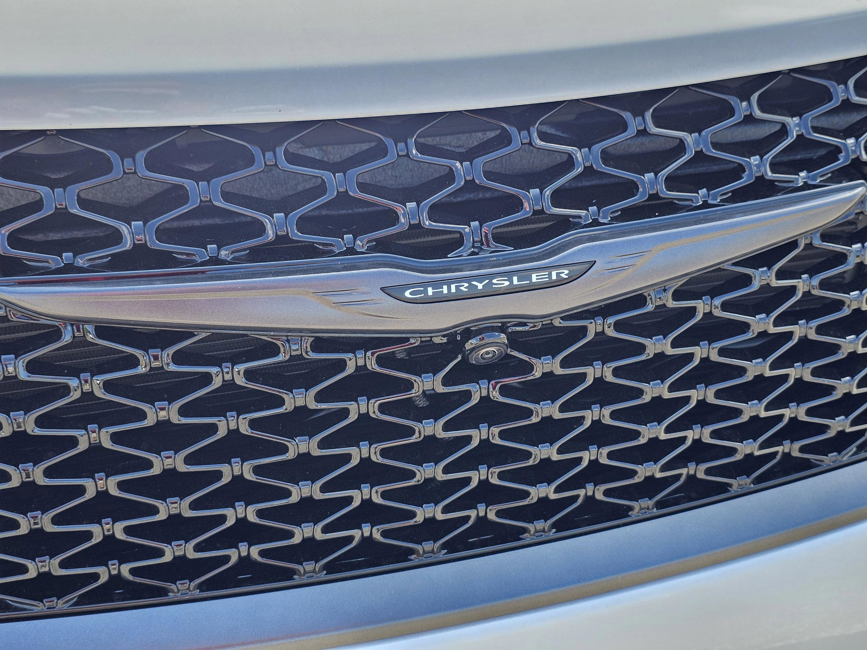 New 2026 Chrysler Pacifica Select image 3