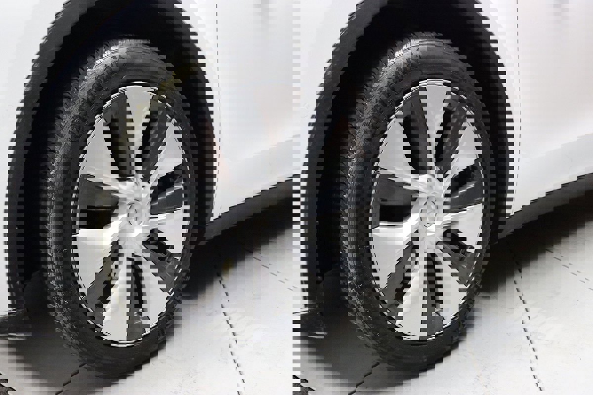 Used 2023 Tesla Model Y Long Range image 7