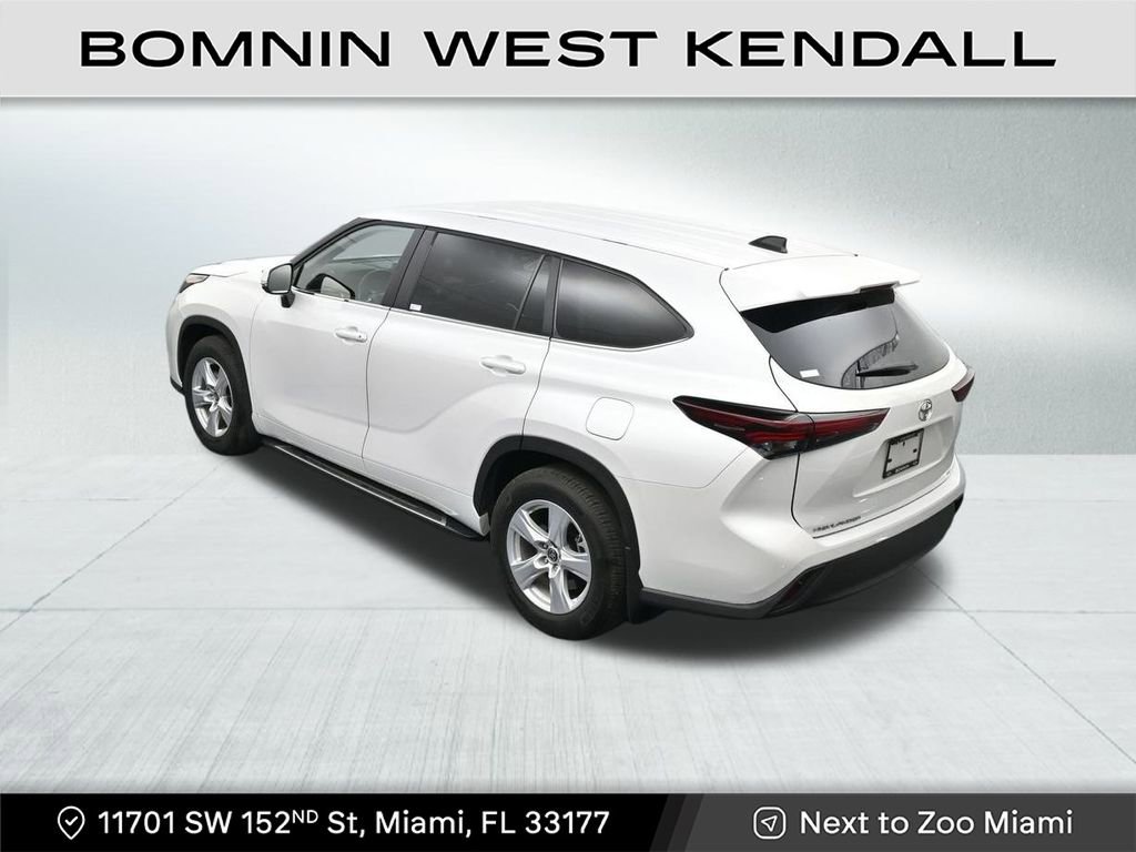 Used 2025 Toyota Highlander LE image 14