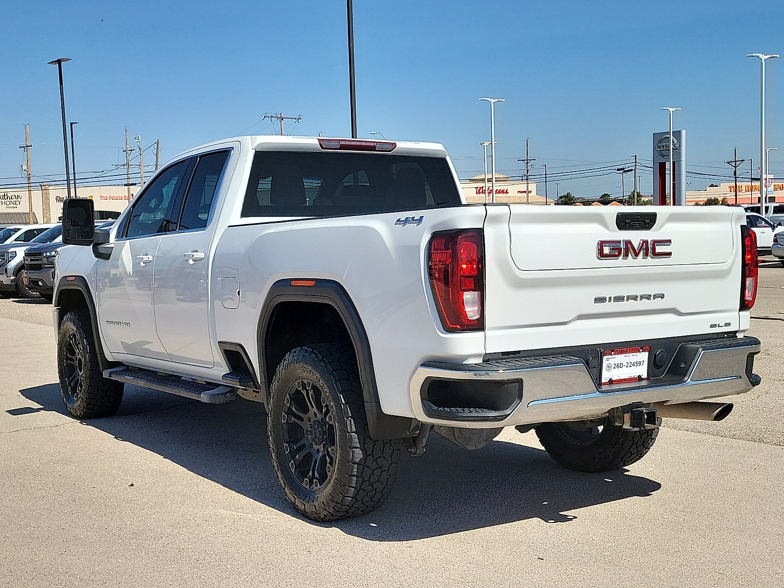 Used 2022 GMC Sierra 2500 SLE w/ SLE Value Package; AWD/4WD image 3