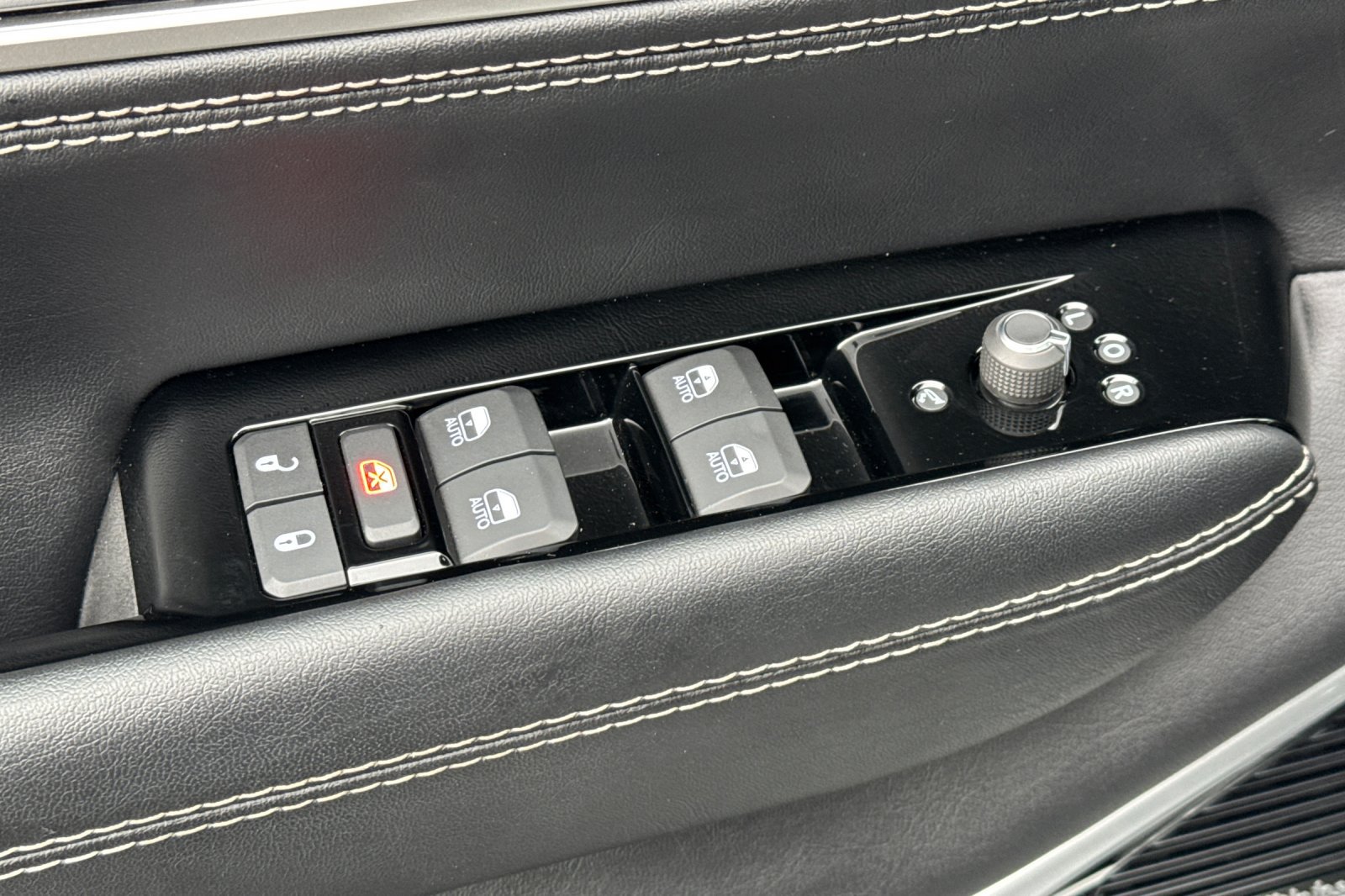 Used 2025 Jeep Wagoneer Series III w/ Premium Group I AWD/4WD image 12