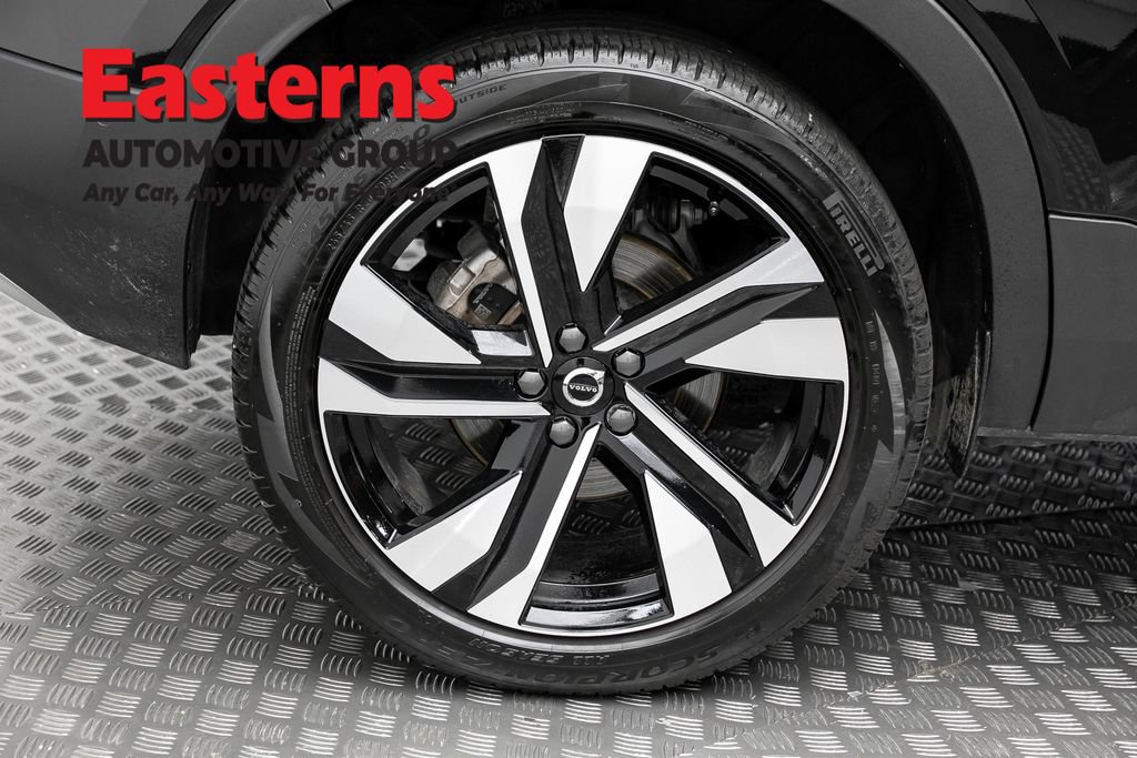 Used 2025 Volvo XC40 B5 Plus AWD/4WD image 30