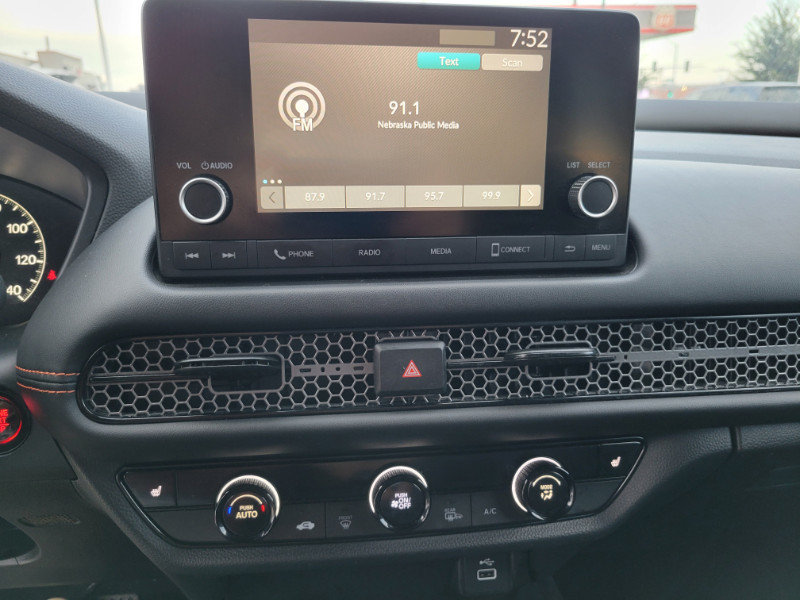 Used 2025 Honda HR-V Sport image 39