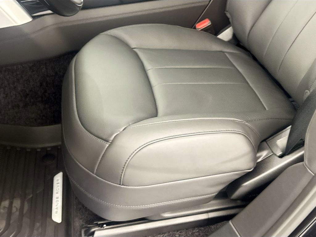 New 2026 Land Rover Range Rover Long Wheelbase SE image 19