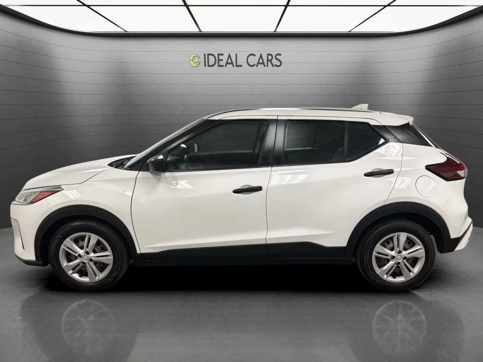 Used 2022 Nissan Kicks S FWD image 2