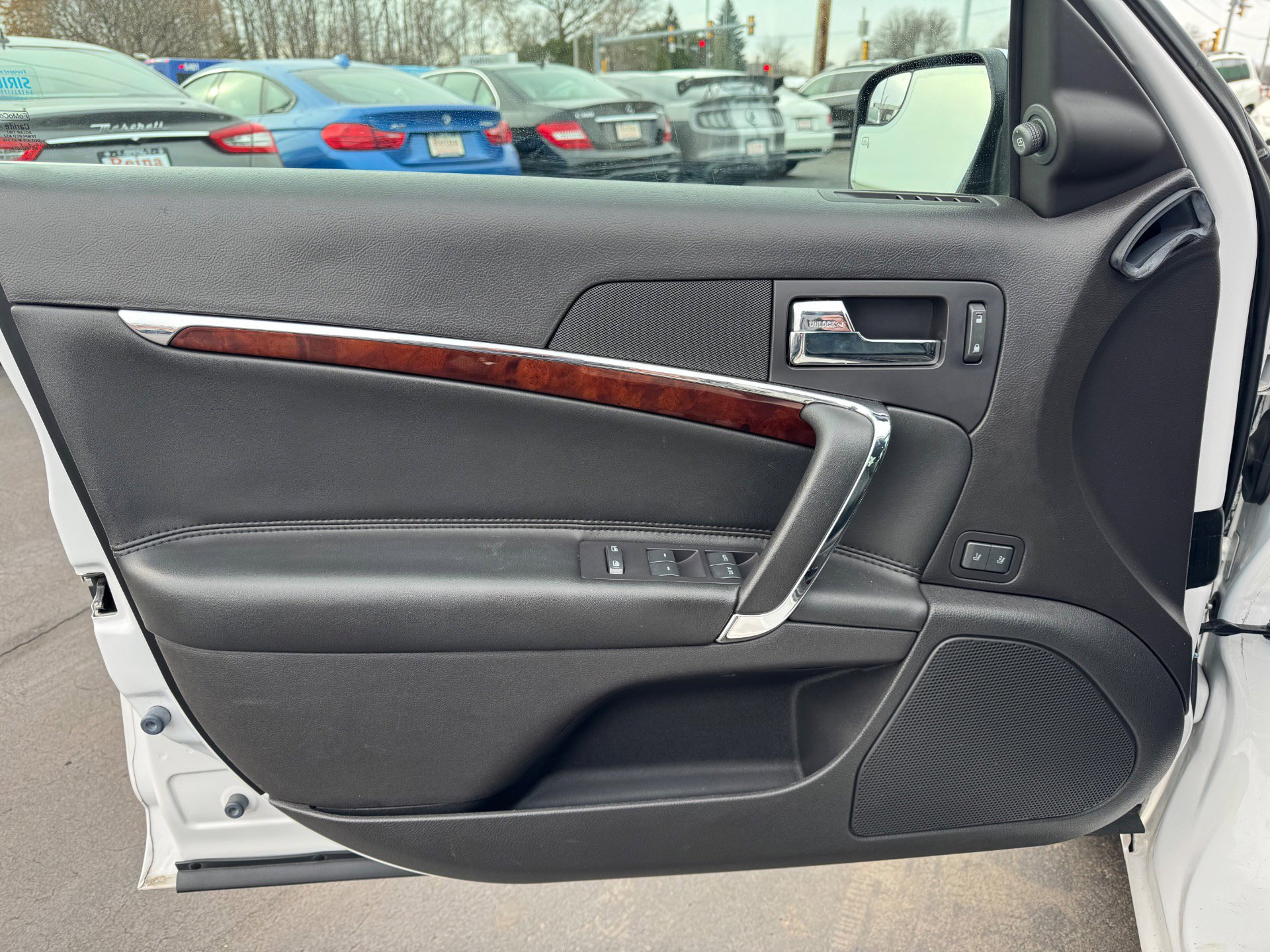 Used 2011 Lincoln MKZ image 5