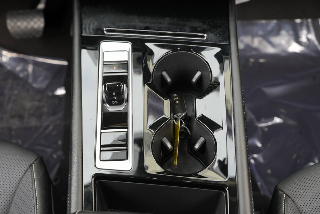 Used 2024 Volkswagen Atlas SE image 45