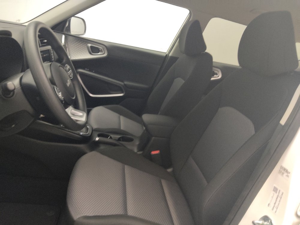 Used 2025 Kia Soul LX image 17