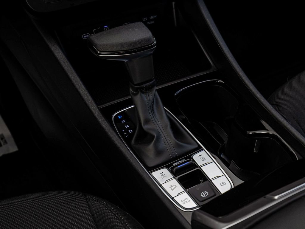 Used 2025 Hyundai Tucson SE image 26