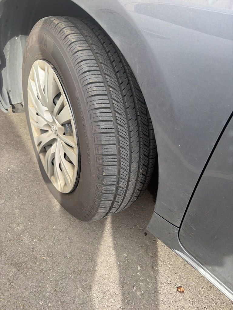 Used 2012 Toyota Camry LE image 6