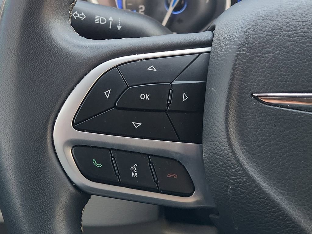 Used 2023 Chrysler Voyager LX image 28